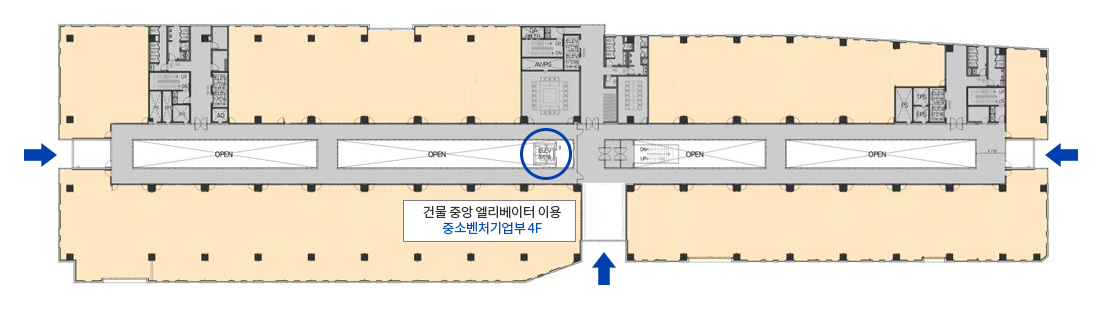 건물 중앙엘리베이터 이용 중소벤처기업부 4층